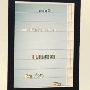 vitrine pour dé à coudre, fève
